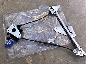 [マツダ ユーノスロードスター]マルハモータースパワーウィンドウレギュレーター交換