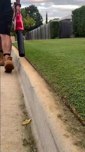 Reach full throttle in under one second with the M18™ Brushless Blower