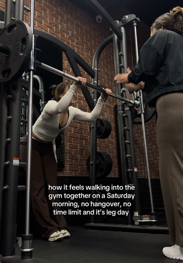 Can’t get any better #gym #gymgirls #legday #gymbestie