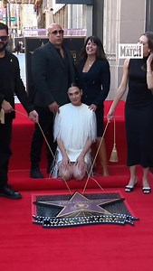 114K views · 84K reactions | Gal Gadot a inauguré son étoile sur le Walk of Fame d’Hollywood Boulevard hier à Los Angeles ! L’actrice, accompagnée de son mari et de ses 4 filles mais aussi de son ami de longue date Vin Diesel, était très émue au moment de la révélation ⭐️ #galgadot #snowwhite #walkoffame #star | Paris Match | Facebook
