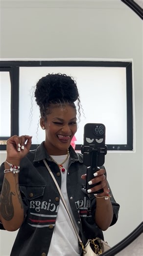 K💎 on Instagram: "🖤🤍"