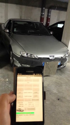 Peugeot 406 Coupe contrôlé depuis un téléphone via Bluetooth