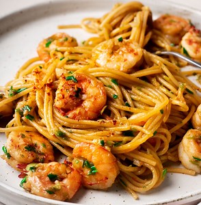 The garlic prawn spaghetti like no other! | Marion's Kitchen
