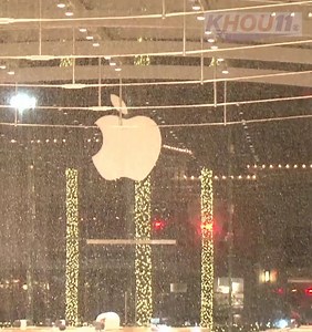 80K views · 970 reactions | APPLE STORE SHATTERED: Take a look at the Apple Store in Highland Village this morning. Houston police believe several suspects made off with thousands in Apple products. FULL STORY: https://on.khou.com/2JEL3CB | KHOU 11 News | Facebook