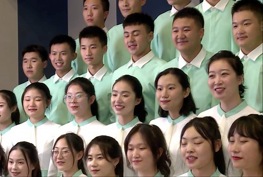 团结就是力量合唱这力量是铁，这力量是钢！比铁还硬，比钢还强 ！让我们在铿锵歌声中，展现团结的中国力量！