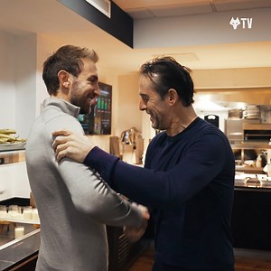 53K views · 1.6K reactions | 欄 Meeting teammates 珞 A warm greeting from Julen  Laughing through media duties Go behind the scenes of Craig Dawson's first day as a Wolves player!  | Wolverhampton Wanderers FC | Facebook