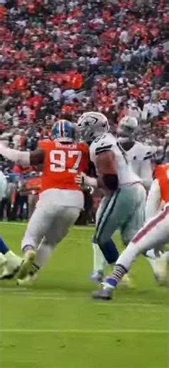 One hand catches part cowboys￼