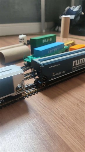 trem graneleiro, com controle digital na G12 #ferromodelismo