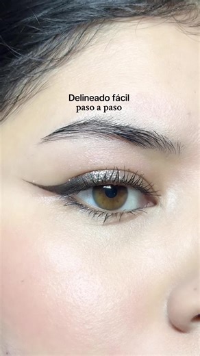 Delineado fácil paso a paso 🖤 #maquillaje #makeup #maquillajetips #maquillajetutorial #delineador