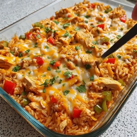 Fajita Chicken Casserole Bake Ingredients → Main Components 4 cups (approximately 600 g) shredded cooked chicken breast 2 cups (370 g) uncooked instant white rice 1 can (298 g) cream of chicken soup 1 cup (240 g) sour cream 1 cup (140 g) frozen diced onion and bell pepper blend 1 can (284 g) diced tomatoes with chilies, undrained 360 ml chicken broth 1 packet (32 g) fajita seasoning 1 bag (227 g) shredded Mexican-style cheese blend Steps Lightly grease a 23x33 cm (9x13-inch) ovenproof dish with 