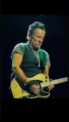 Bruce Springsteen’s Most INSANE Guitar Solo Ever! 🔥🎸 Adam Raised a Cain