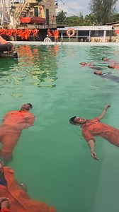 Instructor : gusto nyo mag Seaman db? Us: opo sir Instuctor: sige mag floating muna kayo ng isang oras 😂 📷sir_Gars | SeamanLifestyle