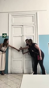 tutti i nostri ricordi dietro quella porta impressi fra i banchi e i muri❤️ #ultimogiornodiscuola #lastdayofschool #maturita #perte