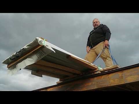 👷👷 How NOT to bend 24' Metal Roofing Sheets when lifting them onto the Roof. 👷👷
