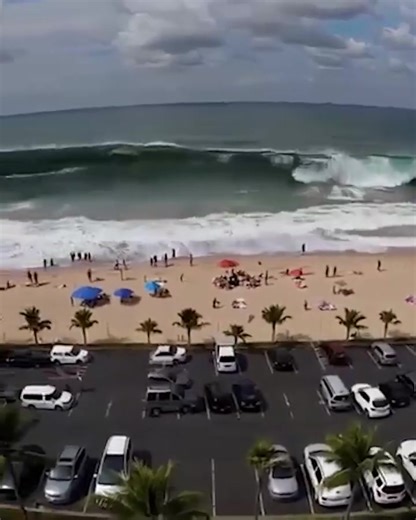 159K views · 64 reactions | Breaking News: Massive tsunami hits Alaska after underwater earthquake — Residents urged to evacuate. Watch the full video in the first comment! | Aline Rice | Facebook