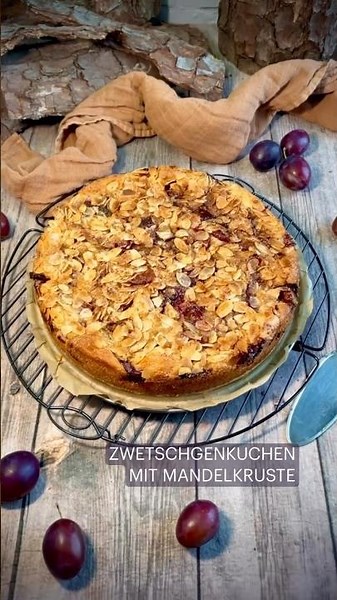 ZWETSCHGENKUCHEN MIT MANDELKRUSTE - Rezept für Pflaumenkuchen / Rührteigkuchen einfach vegan lecker
