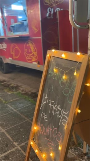 Aquatica on Instagram: "Y así vivíamos nuestra fiesta de fin de año! gracias a todos los que fueron parte de esta noche, @elrinconcitotresa nos brindó la mejor comida, @soylukasdj animó la noche con su música, @flordbanda_ok la rompió con su show, gracias @bcdjproducciones por el soporte, @pilates.aquatica por esta organización en conjunto súper amena, a cada uno de los invitados que le puso toda la onda para que esta noche sea otro evento más que sale hermoso en nuestra casa! Gracias por cuidar