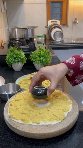 Yhe sawal aapke liye 😁😀#dailyvlog #minivlog #samosa #ytshorts #cooking #shakalakaboomboom #funny