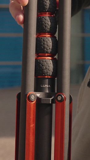 Say hello to Luna – the carbon fibre light stand that doesn’t weigh you down or let you down. Compact enough to fit in your car boot, tall enough to light a cathedral, and clever enough to double as a boom arm when needed. With hidden spikes, dual threads, and a proper stainless steel spigot, Luna’s the stand you take when you mean business (but still want to look good doing it). Perfect for wedding shooters, portrait pros, and anyone tired of lugging round clunky kit. Lightweight. Versatile. Su