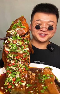 Eating yummy fried fish, chicken thigh, fried noodles and vegetable, Foods News | Foods News