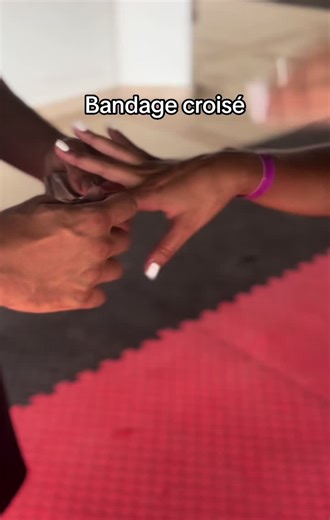 Méthode de bandage croisé pour boxeuse