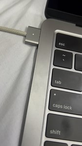 My Macbook Air 2022 M2 won’t turn on. And the MagSafe blinks red/orange every once in a while. Help!!