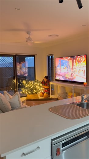 It’s timeee 🎄🎅🏽✨decorating in November cause it makes me sooo happy, when do you start decorating for Christmas? | ReneiKoko