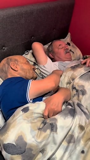 face mask prank...😆😆 . . . . . . #scary #scaryvideos #scared #fun #funnymemes #funny #scarystories #scareprank #funnyvideos #facemasksforall #facebookreel #prank #prankvideo | Scarefun