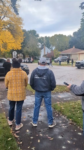 Neighbors in the Chicago suburb of Mount Prospect coordinated and confronted masked agents during an immigration enforcement operation. CNN has reached out to DHS for more information about this operation. https://cnn.it/4qpbEov | CNN International