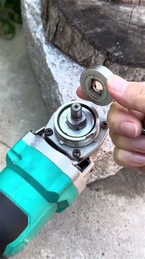 Self-locking pressure plate