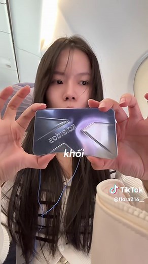 Túi makeup du lịch check Nền: JSM skin nuder cushion pink light, espoir be glow stick 22 petal Che Khuyết điểm: luna 0.5, the saem 1.5, the saem pot 01, glow concealer pink&white, naturactor 140 Phấn phủ: mufe HD finishing powder, Hourglass translucent light, canmake 01 Bảng mắt: fwee 01, tarte tartelette in bloom Má hồng: code 01, ofelia lolli liquid blush LB12, AOU blush 03 #koreanmakeup #floramakeup #cobenoichammakeup