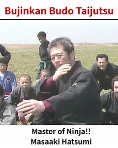 ★Rare Footage of Masaaki Hatsumi The Bujinkan Budo of the world’s most famous ninja, master Masaaki Hatsumi, is a practical, comprehensive martial art that trains all the techniques of striking, kicking, throwing, and mastery. [Related VOD] Masaaki Hatsumi Togakure-ryu Ninpo Taijutsu Vol. 1 https://vimeo.com/ondemand/hat1d Masaaki Hatsumi Togakure-ryu Ninpo Taijutsu Vol. 2 https://vimeo.com/ondemand/hat2d Bujinkan Budo Taijutsu Great Combat System of Masaaki Hatsumi Vol.1 Strikes https://budojap