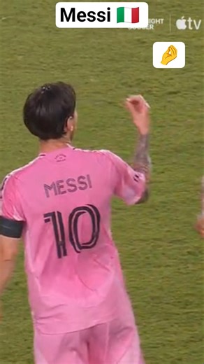 Messi Italian with Insigne 🤌