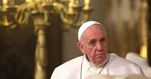 Pope Francis slaps woman's hand to free himself from her grip, apologizes after backlash