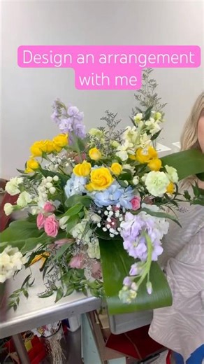Designing a large floral centerpiece #floraldesign