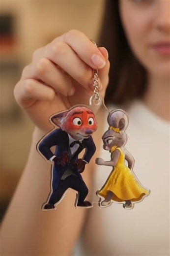 I made a keychain inspired by a cartoon — it moves when you hold it!