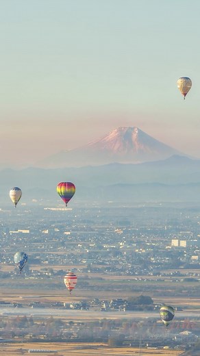 Honda 本田技研工業 on Instagram: "#熱気球ホンダグランプリ 12/1-3に開催された「栃木市・渡良瀬バルーンレース2023」の様子をお届けします！ Hondaは、「大空を飛ぶ」という夢に挑戦する人々を応援し続けています📣 今回、「Honda with 東京カメラ部フォトコンテスト2023」の入賞特典として、 #熱気球ホンダグランプリ での撮影会と熱気球搭乗体験をあわせて実施しました。 . #Honda #ホンダ #気球 #熱気球 #バルーンレース #balloon #hotairballoon #渡良瀬バルーンレース #渡良瀬バルーンレース2023 . 動画内の静止画撮影：Yoshiki Fujiwara（ @yoshiki_fujiwara ) Watch the Tochigi-city Watarase Balloon Race 2023 held on December 1-3! Honda continues to support people who challenge their dreams of flying in the sky 📣 #Ho