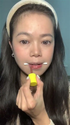 How to Create a Lipstick Painting with Xie Xiu Cotton Swabs