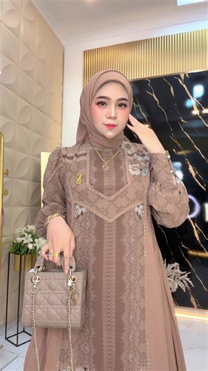 SYARI MAKASSAR ECER & GROSIR on Instagram: "✨Woww DESIRA PLISKET FULL PRINTING MEWAH SET SCRAFT😍😍ASLI SULTAN MasyaAllah Cantik ,NYAMAN ,Desain Superr Mewah & Elegant bgt dipke yah🥰☺️Jgn sampai Lolos Lgsg Gercep di ORDER…#dhianfashion 🛍 MINAT LANGSUNG KLIK LINK ADMIN https://lynk.id/dhianyuwsfashion 📌WA ADMIN RESMI Admin NUNU https://wa.me/+62895803330147 Admin VINA https://wa.me/+6281703997760 Admin PUTRI https://wa.me/+6285241432936 Admin NABILA https://wa.me/+6282189147494 Admin LISA http