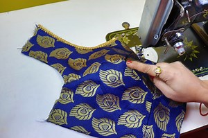 Convert Belt Blouse to Princess Cut Blouse | Easy Method #stitchingclass | Stitching Class