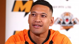 Israel Folau clashes with journo in bizarre presser