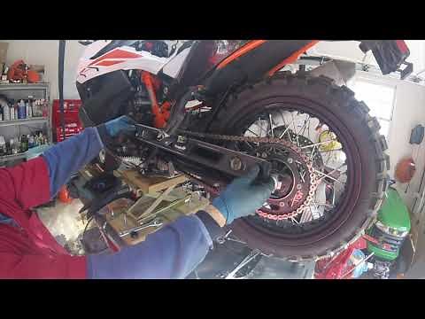 KTM 790 Adventure R - checking chain tension by raising the swing arm