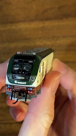 Bachmann Siemens SC44 Charger Model Train Review