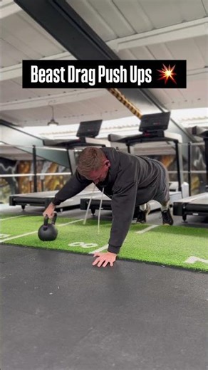 Beast drag push ups 💥 #functionaltraining #pushups #coreworkout