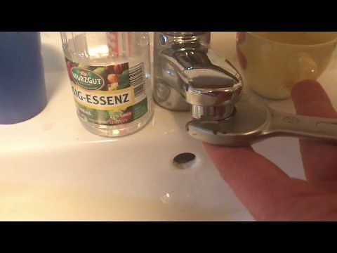 How to clean a faucet aerator with vinegar essence DIY