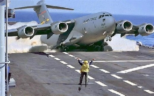 【讲堂379期】运输机居然还能在航母上起降，美军C-130大力神运输机刷新纪录