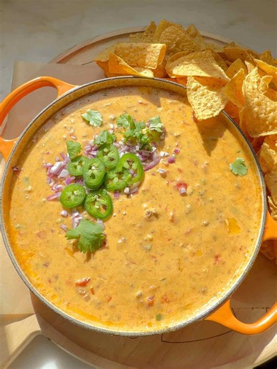 Easy and cheesy Rotel dip
