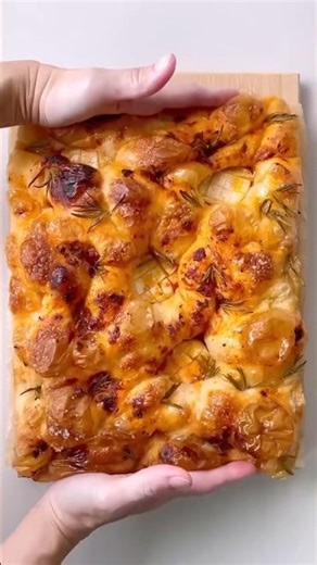 This classic Italian focaccia bread is simple, delicious, and perfect for any meal! 🍞
