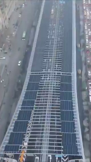 A noise barrier in Xi’an, NW China, is now covered in solar panels that block noise create electricity for everyone 🌞