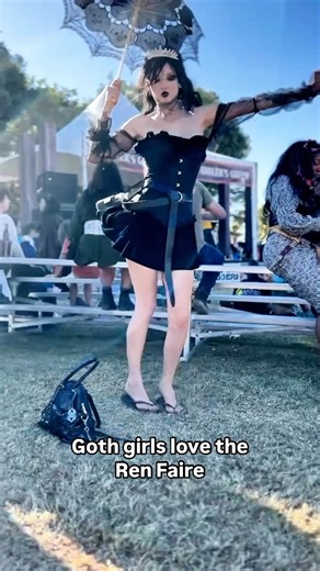 Bella on Instagram: "I can’t dance but I can wiggle 🥸"